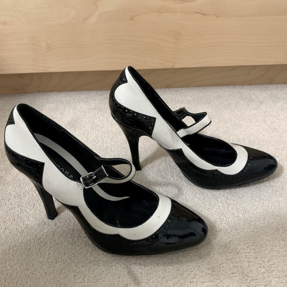 Retro Mary Janes - Picture 2 of 9